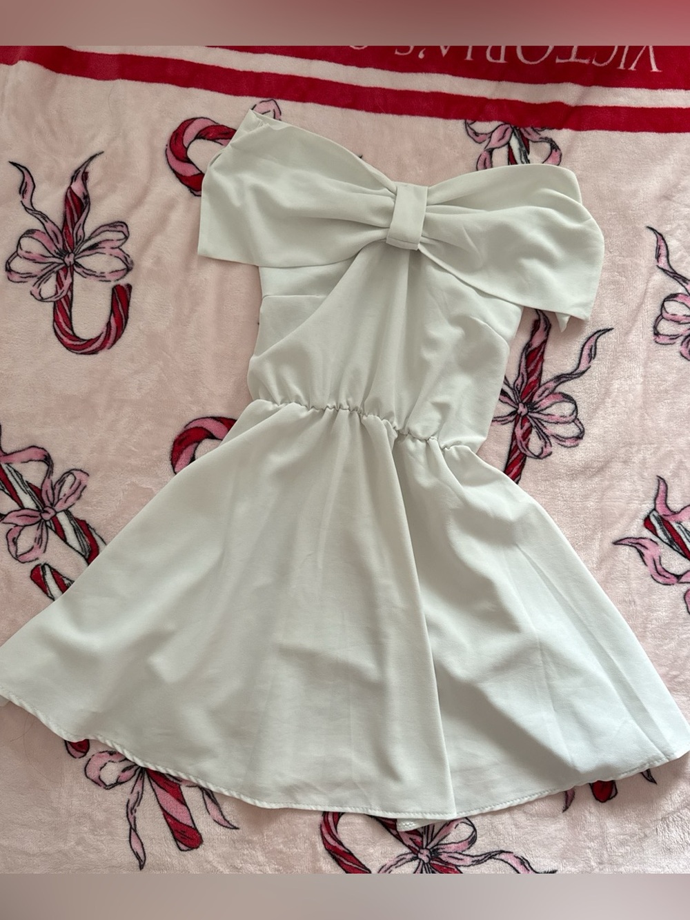 Kawaii white bow off the shoulder dress S
